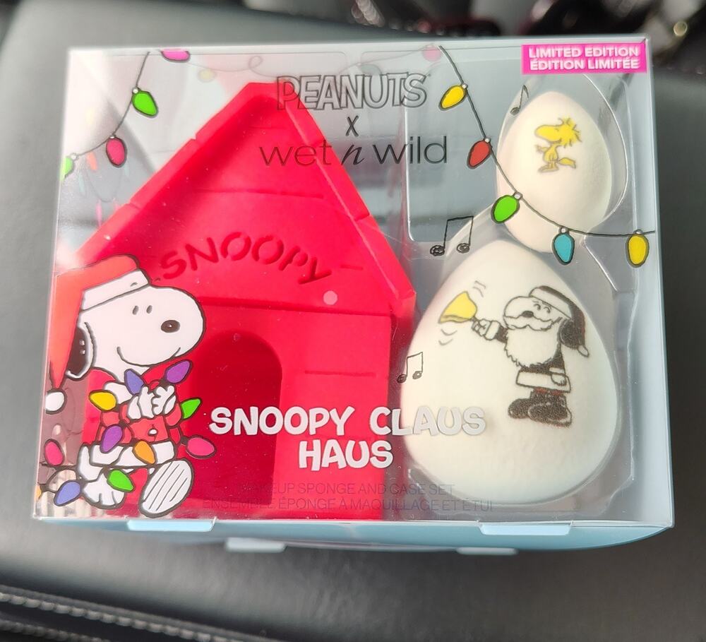 Peanuts Limited Edition Snoopy Makeup Sponge Set